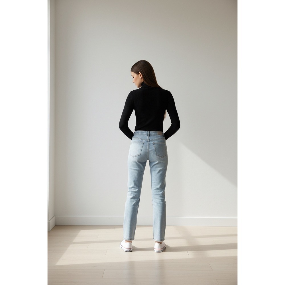 FRYE Women's Light Wash Straight Leg Denim Jeans